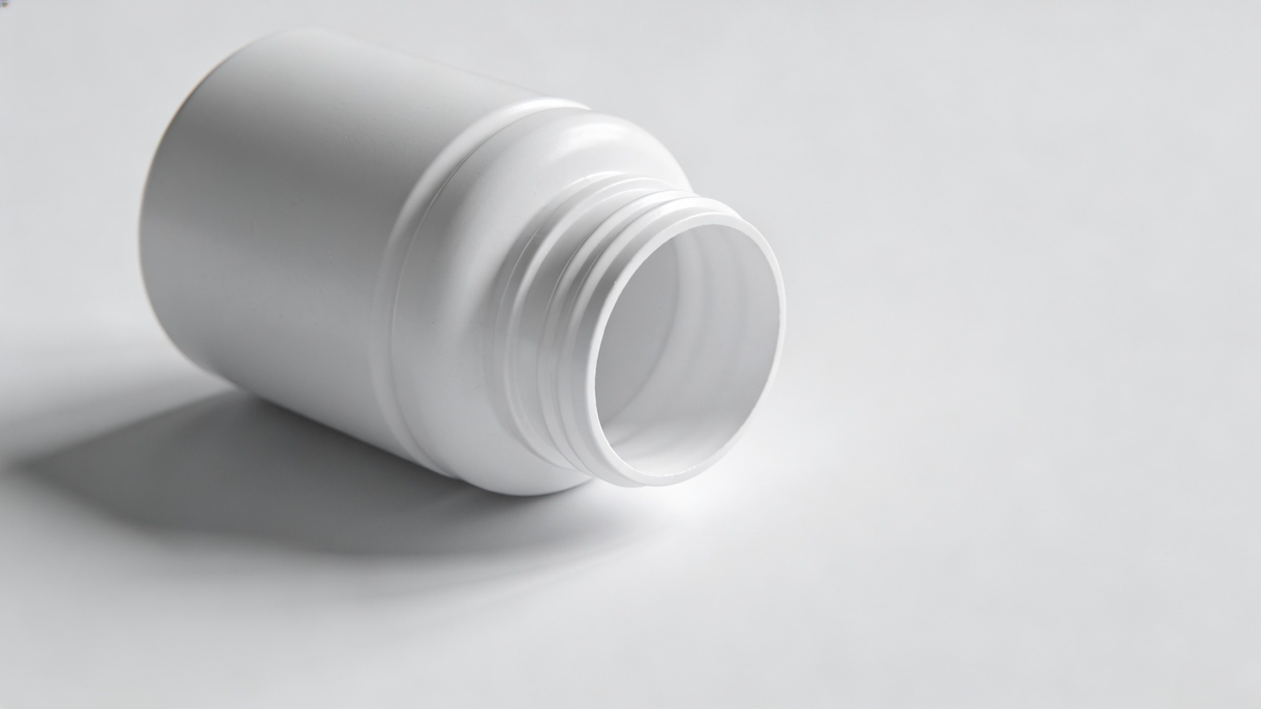 **Closeup of generic white pill bottle with label**