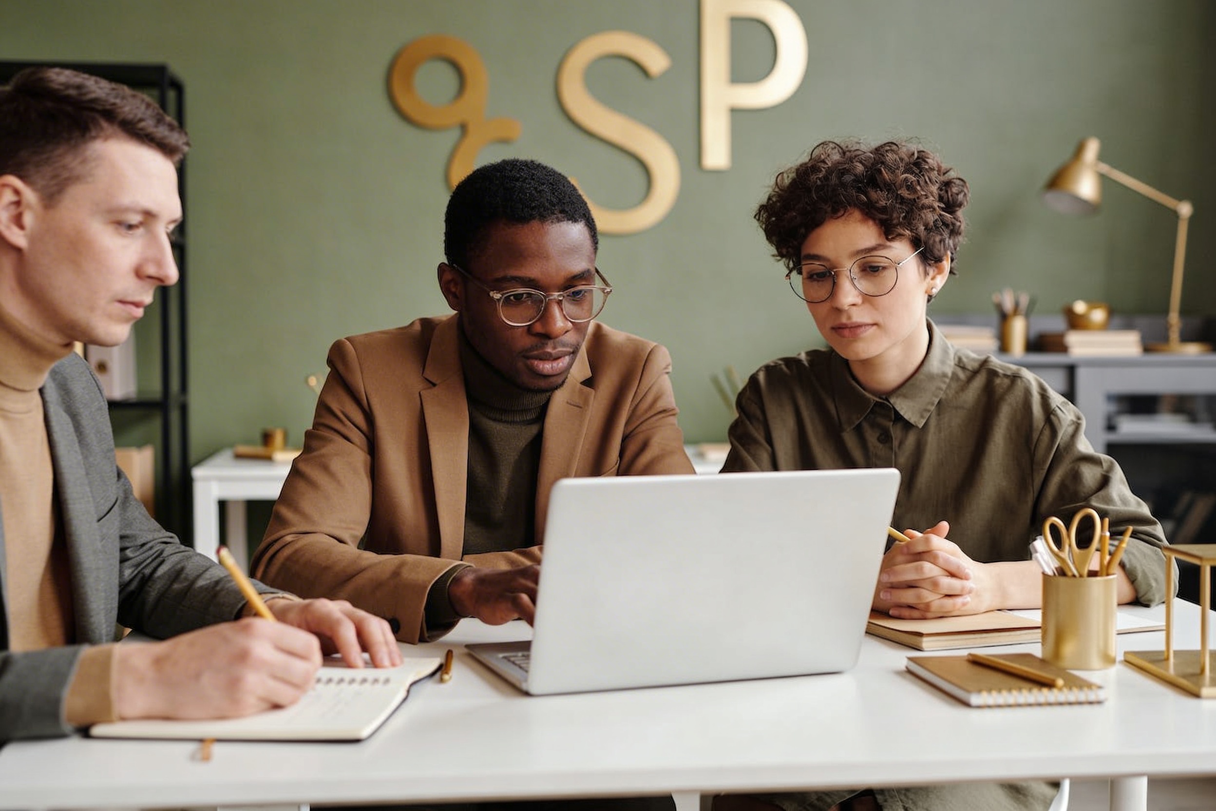 Side Hustles That Can Replace Your Job: Quick Wins to Freedom